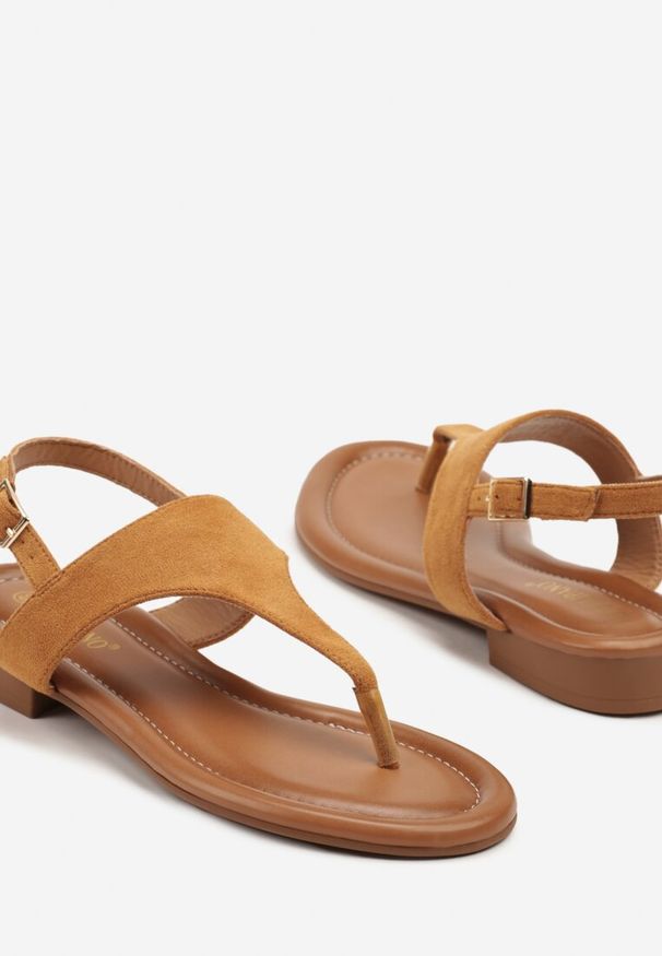 Renee - Brązowe Sandały w Stylu Japonek Orrisse. Okazja: na co dzień, na imprezę. Zapięcie: sprzączka. Kolor: brązowy. Materiał: jeans. Obcas: na obcasie. Styl: elegancki, casual. Wysokość obcasa: niski