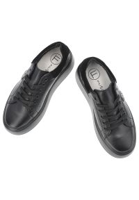 Sneakersy damskie Filippo, wykonane ze skóry naturalnej modny fason na wysokiej platformie klasyczne sznurowanie, czarne, DP6058/26 BK. Okazja: na co dzień. Zapięcie: sznurówki. Kolor: czarny. Materiał: skóra. Obcas: na platformie #7