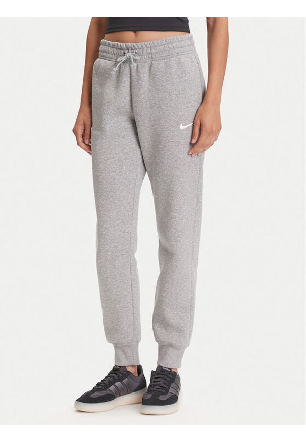 Nike Spodnie dresowe FZ7626 Szary Regular Fit. Kolor: szary. Materiał: bawełna
