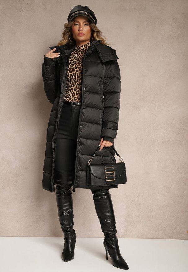 Renee - Czarna Pikowana Kurtka ZImowa z Eleganckim Paskiem Sadelara. Okazja: do pracy, na spacer, na co dzień. Kolor: czarny. Sezon: zima. Styl: elegancki