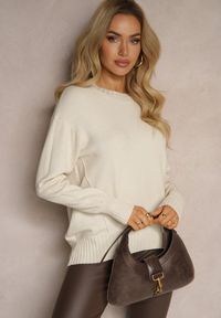 Renee - Jasnobeżowy Casualowy Sweter z Wiskozą i Modalem ze Ściągaczami Riviti. Okazja: na co dzień. Kolor: beżowy. Materiał: wiskoza. Styl: casual #4