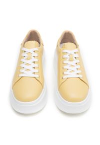 Wittchen - Damskie sneakersy ze skóry na grubej podeszwie klasyczne żółte. Okazja: na co dzień. Nosek buta: okrągły. Kolor: żółty. Materiał: skóra. Obcas: na platformie #7