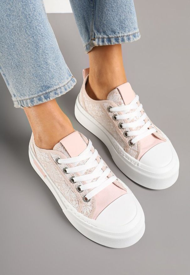 Born2be - Różowe Trampki na Grubej Podeszwie z Haftami Nolaura. Okazja: na co dzień. Kolor: różowy. Materiał: jeans, skóra. Wzór: haft. Styl: casual