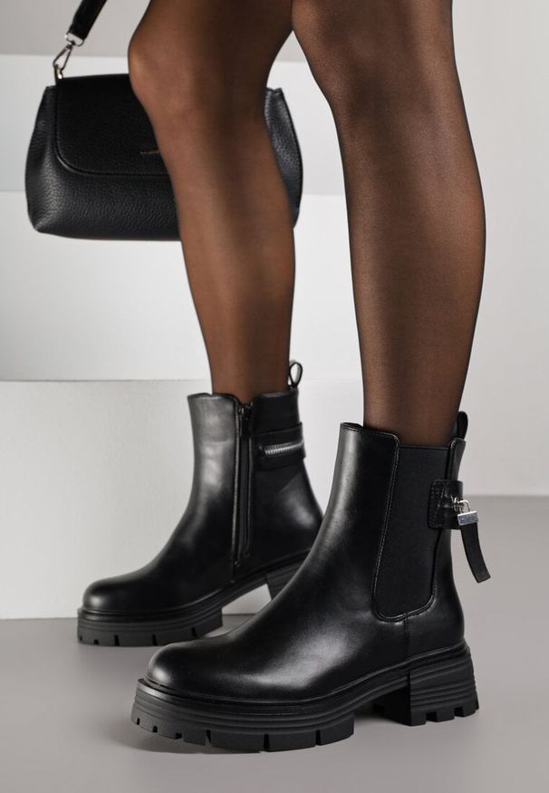 Renee - Czarne Botki Typu Sztyblety na Platformie Ozdobione Aplikacją Nemalea. Okazja: na co dzień. Kolor: czarny. Materiał: jeans. Wzór: aplikacja. Obcas: na platformie. Styl: casual, street