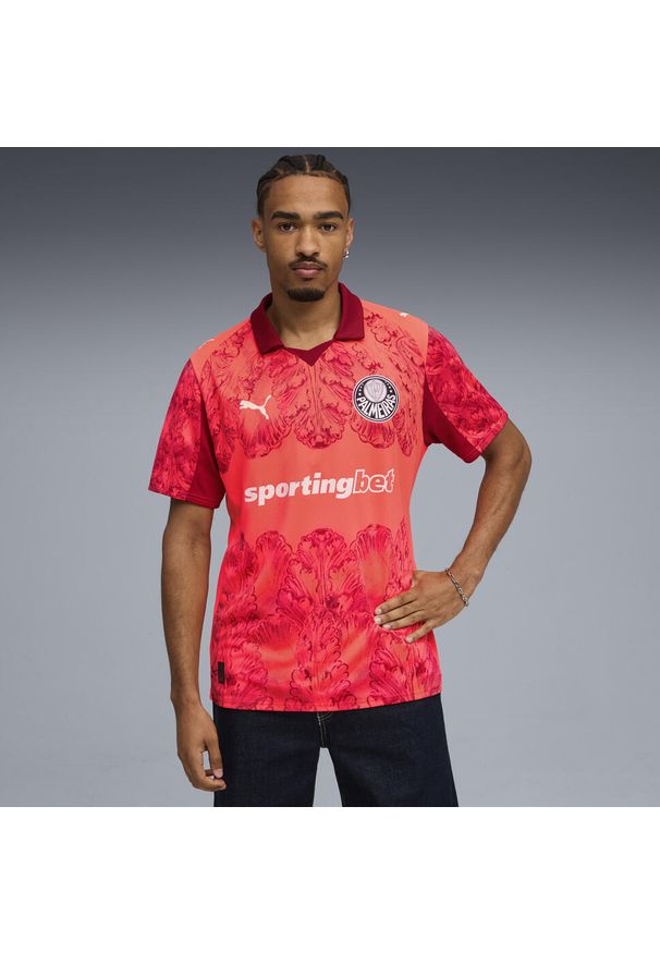 Puma - Męska koszulka KIDSUPER × SE PALMEIRAS PUMA Glowing Red Dark Crimson. Kolor: czerwony. Sezon: lato. Sport: piłka nożna