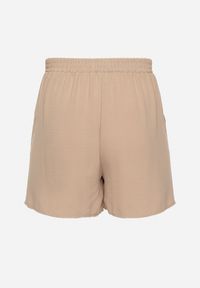 Born2be - Beżowe Szorty z Wysokim Stanem i Gumką w Pasie Mevaraia. Stan: podwyższony. Kolekcja: plus size. Kolor: beżowy. Sezon: lato. Styl: klasyczny, elegancki #6