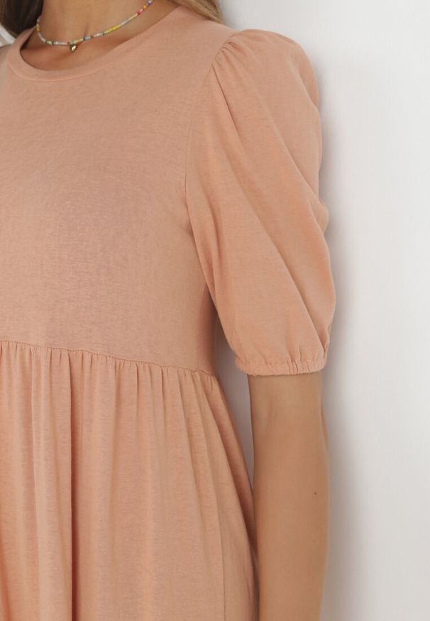 Born2be - Różowa Sukienka Bawełniana Ulrika. Okazja: na co dzień, na randkę. Typ kołnierza: kołnierz z falbankami. Kolor: różowy. Wzór: gładki. Materiał: bawełna. Długość rękawa: krótki rękaw. Sezon: wiosna, lato. Styl: casual, klasyczny. Długość: maxi