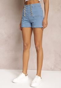 Renee - Niebieskie Dopasowane Szorty Jeansowe z Guzikami Iliany. Kolor: niebieski. Materiał: jeans. Wzór: aplikacja #3