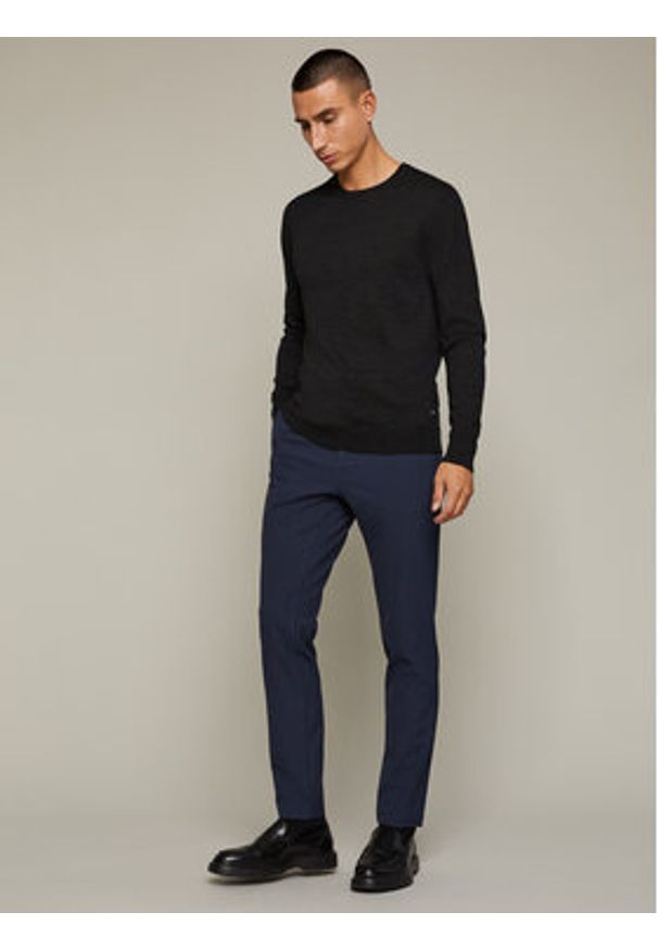 Matinique Sweter Petro 30206499 Szary Regular Fit. Kolor: szary. Materiał: wełna, syntetyk