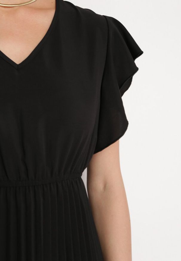Born2be - Czarna Sukienka Rozkloszowana Midi z Plisowanym Dołem Sabara. Okazja: na co dzień. Kolor: czarny. Materiał: skóra. Styl: casual. Długość: midi