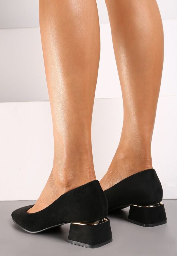 Renee - Czarne Czółenka z Wkładką z Naturalnej Skóry i Metaliczną Wstawką Sariann. Kolor: czarny. Materiał: skóra. Obcas: na obcasie. Styl: elegancki. Wysokość obcasa: średni