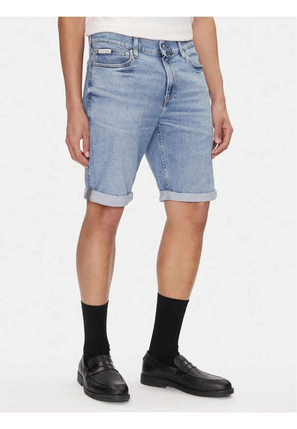 Calvin Klein Jeans Szorty jeansowe J30J327516 Niebieski Slim Fit. Kolor: niebieski. Materiał: bawełna