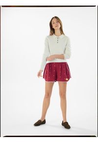 Reserved - Bawełniane szorty z haftem - czerwony. Kolor: czerwony. Materiał: bawełna. Wzór: haft #1