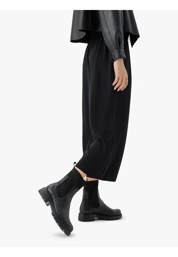 Ryłko - Czarne sztyblety ze ściągaczem. Nosek buta: okrągły. Kolor: czarny. Materiał: skóra. Szerokość cholewki: normalna. Sezon: zima, jesień. Styl: klasyczny, street