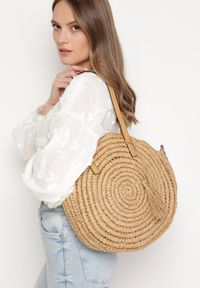 Born2be - Beżowa Okrągła Torebka Typu Shopper z Plecionki z Dodatkowym Paskiem Enirta. Kolor: beżowy. Sezon: lato. Styl: elegancki, casual