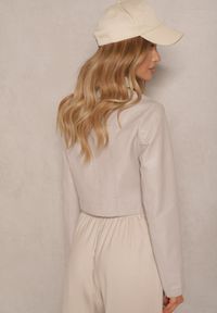 Renee - Beżowa Koszulowa Kurtka z Ekoskóry o Krótkim Kroju z Kieszeniami Sesadoris. Kolor: beżowy. Materiał: jeans. Długość rękawa: długi rękaw. Długość: krótkie. Styl: elegancki #5