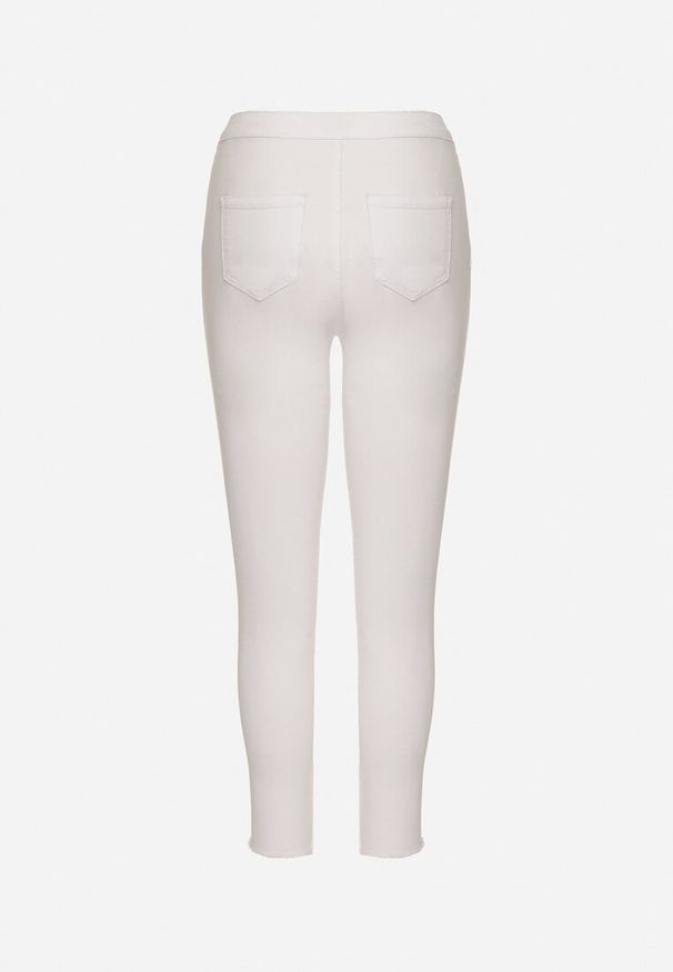 Born2be - Białe Dopasowane Bawełniane Spodnie Irinaes. Okazja: na co dzień. Kolor: biały. Materiał: bawełna. Wzór: aplikacja. Styl: klasyczny, casual, elegancki