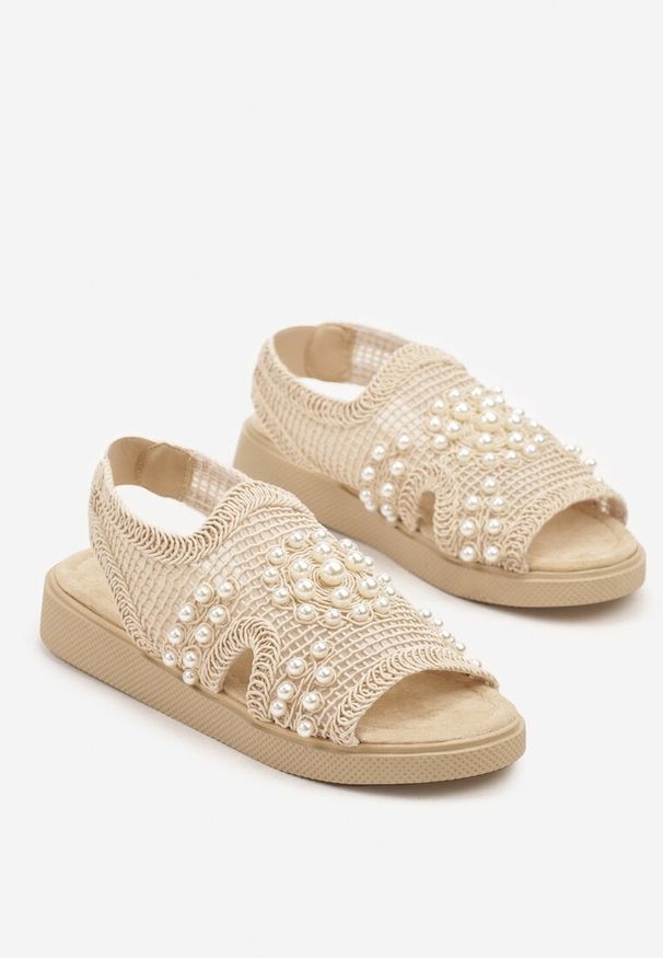 Born2be - Beżowe Siateczkowe Sandały Ozdobione Perłami Lisannea. Okazja: na co dzień. Kolor: beżowy. Wzór: aplikacja. Sezon: lato. Styl: boho, elegancki, casual