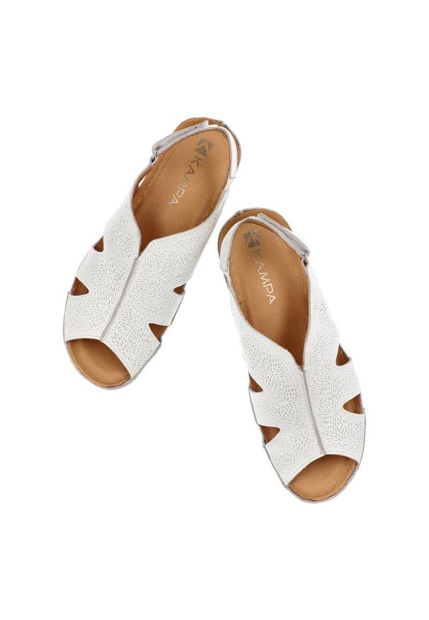 Białe Sandały Kampa Wygodne Skórzane Buty Damskie. Okazja: na spacer, na co dzień. Zapięcie: pasek. Kolor: biały. Materiał: skóra. Sezon: lato. Styl: casual, klasyczny