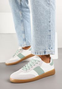 Born2be - Biało-Zielone Sneakersy Retro w Stylu Klasycznych Tenisówek Tanonea. Okazja: na co dzień. Zapięcie: sznurówki. Kolor: biały. Materiał: jeans