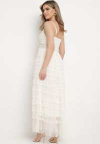 Born2be - Beżowa Sukienka na Regulowanych Ramiączkach z Koronką i Falbankami DIoenama. Okazja: na co dzień. Typ kołnierza: kołnierz z falbankami. Kolor: beżowy. Materiał: koronka. Długość rękawa: na ramiączkach. Wzór: koronka. Styl: casual #3