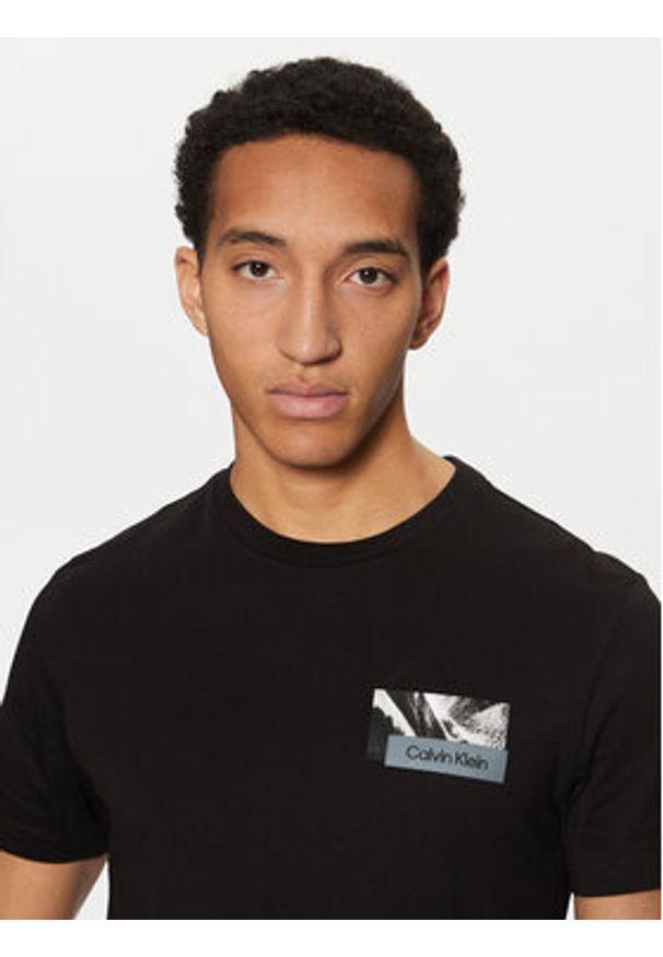 Calvin Klein T-Shirt Graphic K10K113799 Czarny Regular Fit. Kolor: czarny. Materiał: bawełna
