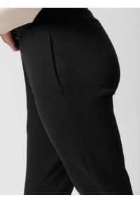 outhorn - Spodnie dresowe joggery damskie - czarne. Kolor: czarny. Materiał: dresówka #6