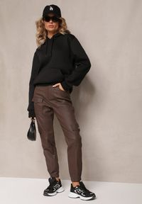 Renee - Brązowe Spodnie Bojówki High Waist ze Ściągaczami Serenzo. Stan: podwyższony. Kolor: brązowy. Styl: elegancki