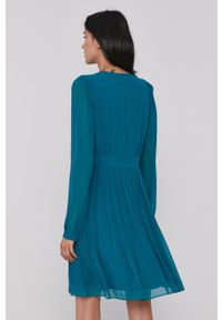 Pennyblack - Sukienka. Kolor: zielony. Materiał: tkanina. Długość rękawa: długi rękaw. Wzór: gładki. Typ sukienki: rozkloszowane, plisowane #2