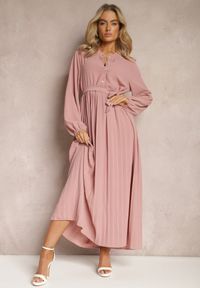 Renee - Ciemnoróżowa Rozkloszowana Sukienka Maxi Plisowana Wiązana w Pasie Terilla. Kolor: różowy. Materiał: materiał. Typ sukienki: koszulowe. Długość: maxi