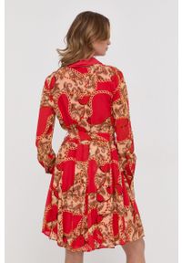 Marciano Guess sukienka kolor czerwony mini rozkloszowana. Kolor: czerwony. Materiał: tkanina. Długość rękawa: długi rękaw. Typ sukienki: rozkloszowane. Długość: mini
