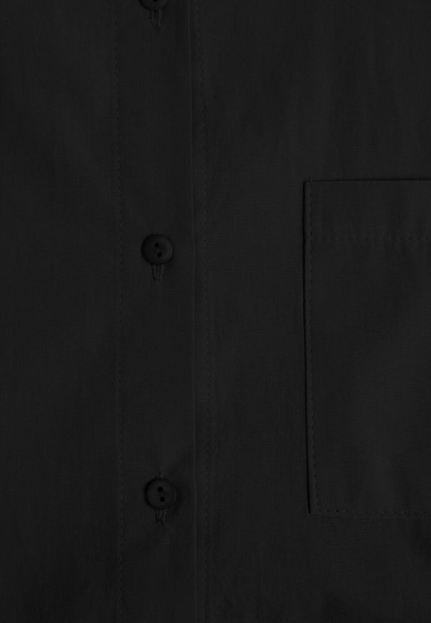 Born2be - Czarna Bawełniana Koszula o Kroju Oversize Nororena. Okazja: na co dzień. Kolor: czarny. Materiał: bawełna. Styl: elegancki, casual