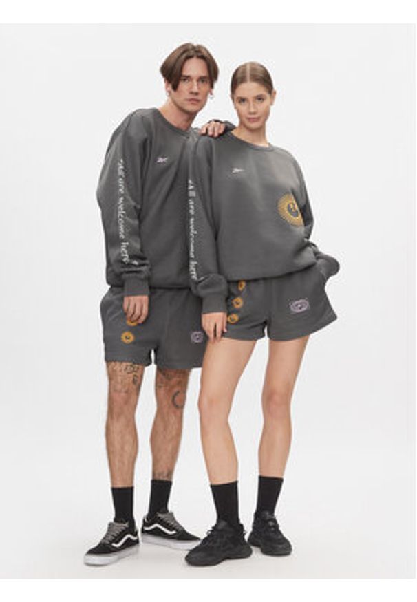 Reebok Bluza Classics Good Vibes Crew Sweatshirt HT6117 Szary. Kolor: szary. Materiał: bawełna