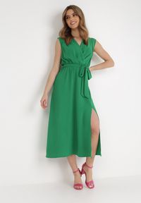 Born2be - Zielona Sukienka Feodones. Kolor: zielony. Materiał: materiał. Długość rękawa: bez rękawów. Typ sukienki: kopertowe. Styl: elegancki. Długość: midi #3