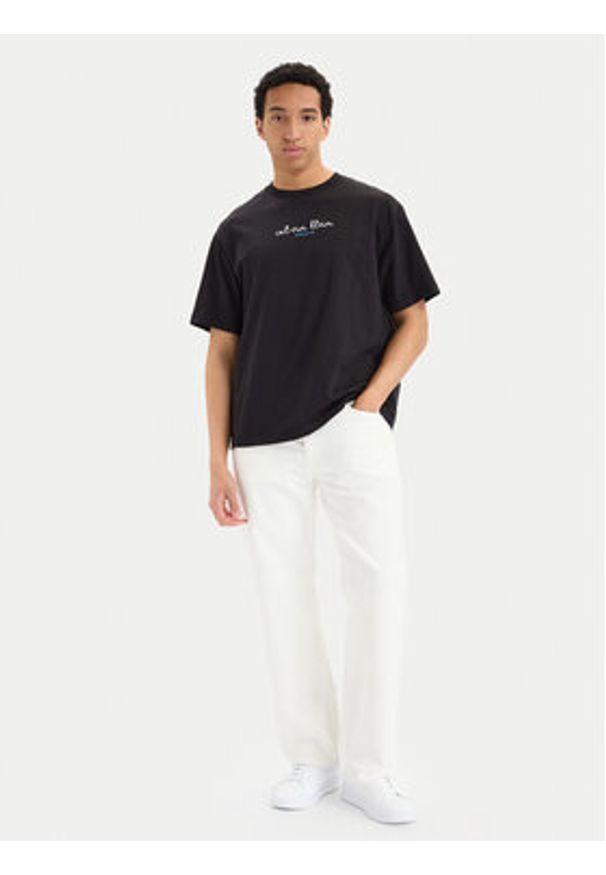 Calvin Klein Jeans T-Shirt SS 16s CK TRVL LV04RG816G Czarny Regular Fit. Kolor: czarny. Materiał: bawełna