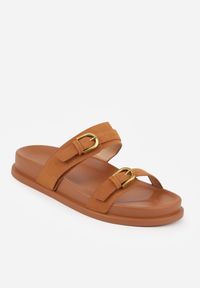 Born2be - Brązowe Klapki z Dwoma Paskami i Klamrami Cevinra. Okazja: na co dzień. Kolor: brązowy. Sezon: lato. Styl: casual, elegancki #5