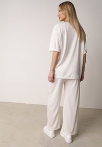 Born2be - Biały Komplet Oversize z Cyrkoniami T-shirt i Spodnie Arnatea. Kolor: biały. Wzór: aplikacja #3