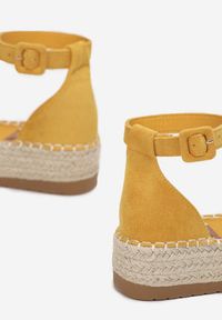 Born2be - Żółte Espadryle Laodyne. Nosek buta: okrągły. Zapięcie: klamry. Kolor: żółty. Materiał: materiał, koronka. Szerokość cholewki: normalna. Wzór: ażurowy, ze splotem, aplikacja. Styl: boho #4