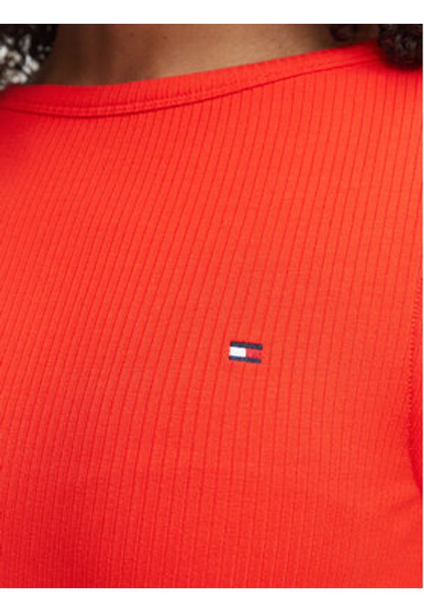 TOMMY HILFIGER - Tommy Hilfiger Sukienka codzienna WW0WW49312 Czerwony Regular Fit. Okazja: na co dzień. Kolor: czerwony. Materiał: syntetyk. Typ sukienki: proste. Styl: casual