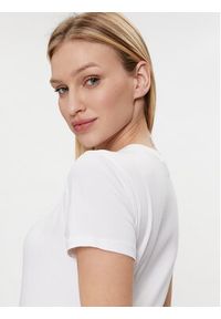 Guess T-Shirt Skylar V4GI09 J1314 Biały Slim Fit. Kolor: biały. Materiał: bawełna