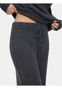 Triumph Spodnie materiałowe Amourette Cozy 10225058 Szary Regular Fit. Kolor: szary. Materiał: syntetyk