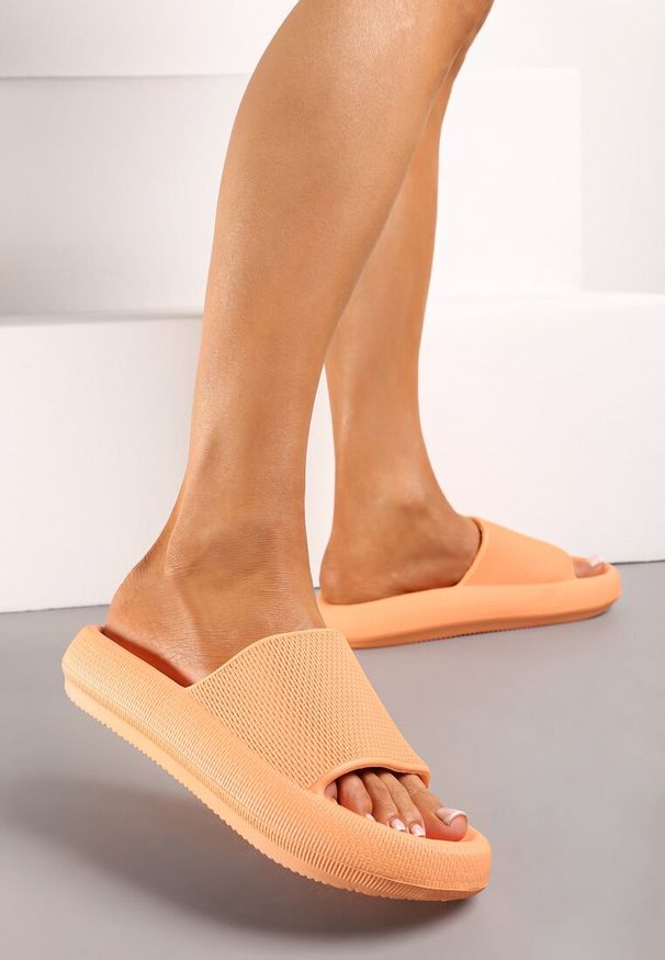 Born2be - Pomarańczowe Klapki z Pianki o Minimalistycznym Designie Kaseis. Okazja: na plażę, na co dzień. Kolor: pomarańczowy. Styl: sportowy, casual