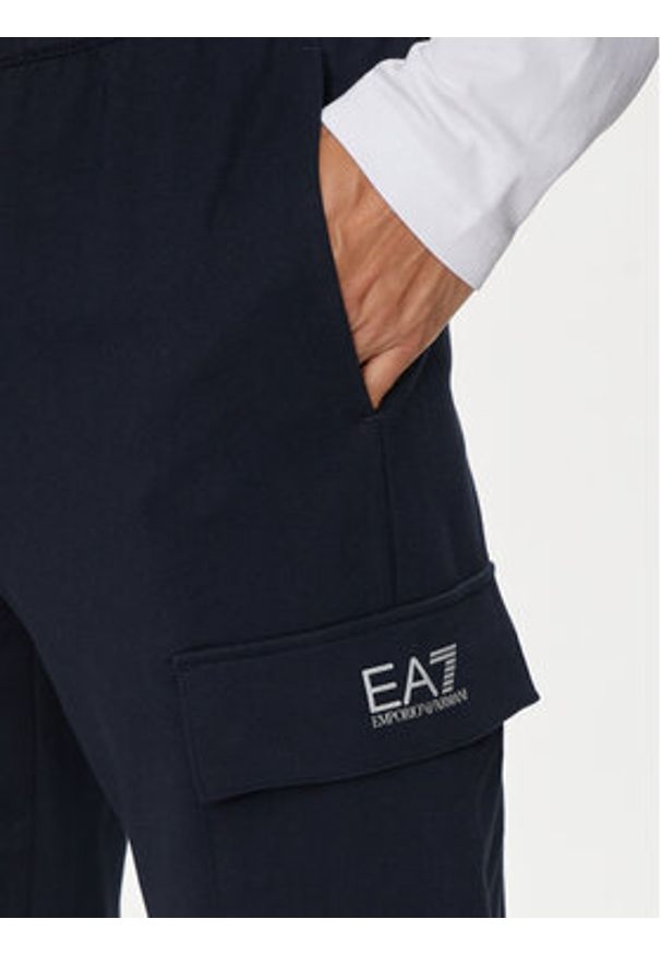 EA7 Emporio Armani Spodnie dresowe 8NPP67 PJVRZ 0562 Granatowy Regular Fit. Kolor: niebieski. Materiał: bawełna