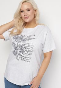 Born2be - Jasnoszary T-shirt z Bawełny z Metalicznym Nadrukiem Olianea. Okazja: na co dzień. Kolor: szary. Materiał: bawełna. Wzór: nadruk. Styl: klasyczny, casual