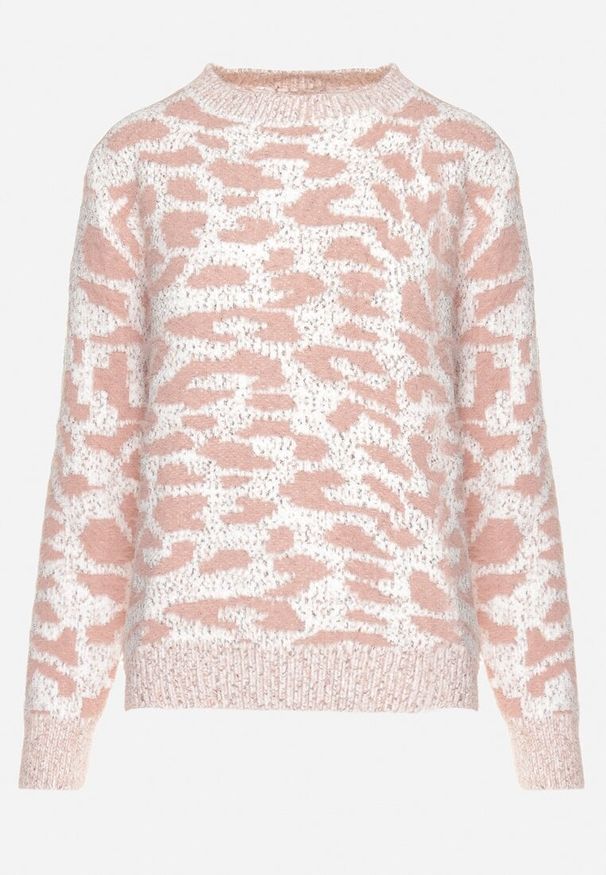 Born2be - Ciemnoróżowy Sweter z Wełną o Klasycznym Kroju Zdobiony Wzorem w Cętki Zinarisa. Okazja: na co dzień. Kolor: różowy. Materiał: wełna. Wzór: aplikacja. Sezon: zima. Styl: klasyczny