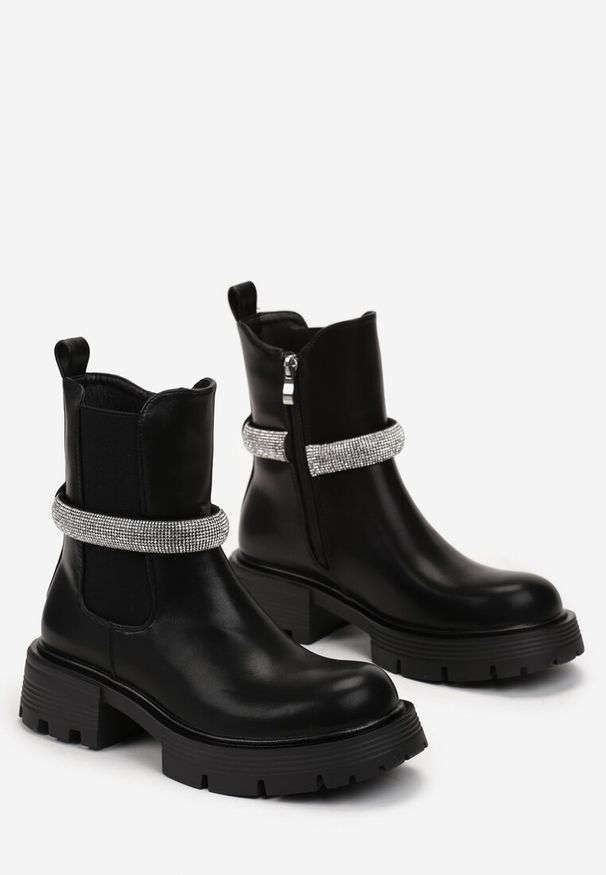 Born2be - Czarne Botki Workery z Wypukłym Paskiem z Cyrkoniami Joviana. Okazja: na co dzień. Zapięcie: pasek. Kolor: czarny. Materiał: skóra, jeans. Wzór: aplikacja. Styl: elegancki, glamour, casual