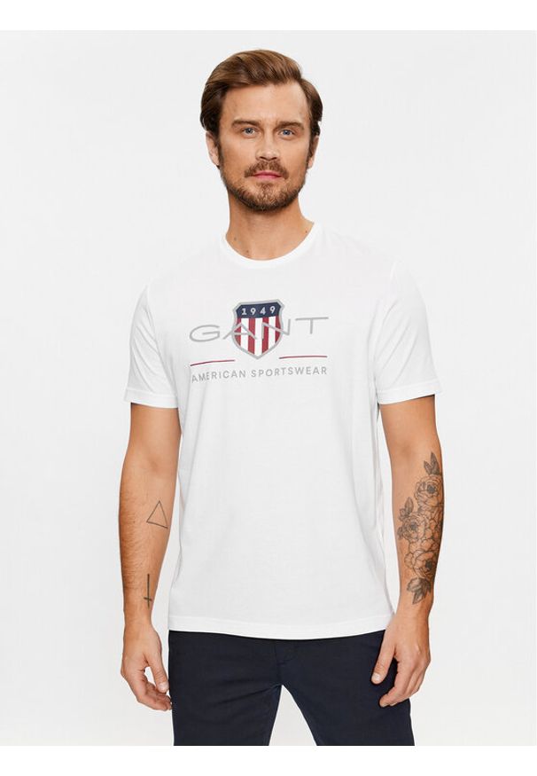 GANT - Gant T-Shirt Reg Archive Shield Ss 2003199 Biały Regular Fit. Kolor: biały. Materiał: bawełna