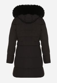 Born2be - Czarna Zimowa Kurtka z Pikowaniem i Kapturem z Futrem Gisatte. Okazja: do pracy, na co dzień, na spotkanie biznesowe. Kolor: czarny. Materiał: futro. Sezon: zima. Styl: casual, elegancki, biznesowy #3