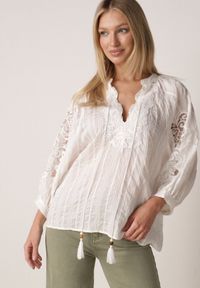 Born2be - Biała Rustykalna Bluzka z Tencelu Ozdobiona Wiązaniem Koronką i Koralikami Sachi. Okazja: na co dzień. Kolor: biały. Materiał: koronka. Długość rękawa: długi rękaw. Długość: długie. Wzór: aplikacja, koronka. Styl: casual #7
