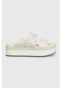 Calvin Klein Jeans klapki FLATFORM SANDAL WEBBING damskie kolor beżowy na platformie YW0YW00966. Kolor: beżowy. Materiał: materiał, włókno, guma. Wzór: nadruk. Obcas: na platformie #1